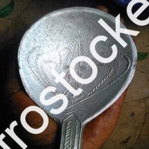 Grande cuillère en fer design – image HD 5000px ustensile cuisine artisanale